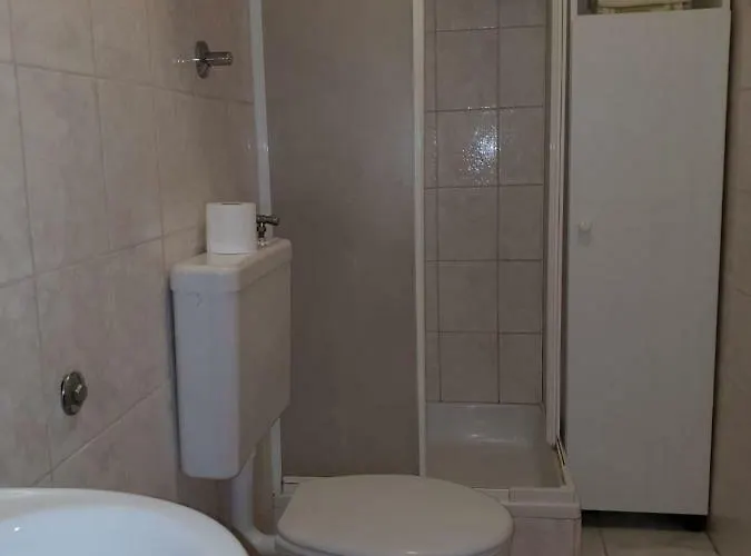 Апартаменти Estera